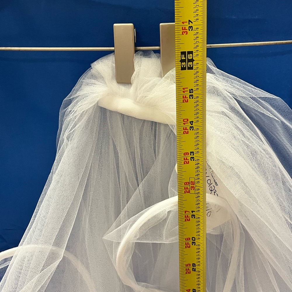 Unique White Veil - Picture 3 of 3